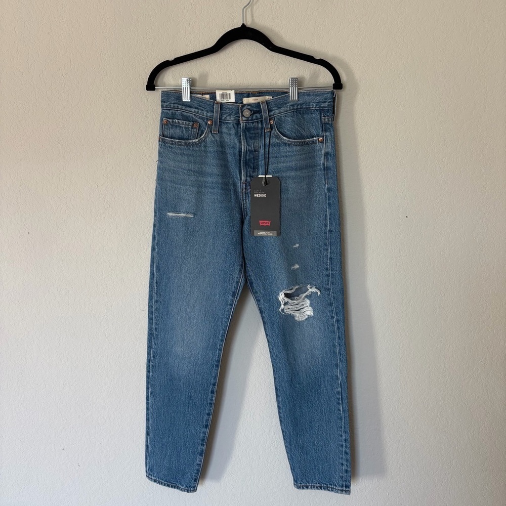 NWT High Rise Free People x Levi’s Wedgie Distressed Jeans Size 27